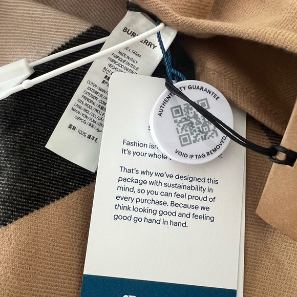 ๐ Burberry Check Reversible Camel Check Cape Poncho - Picture 4 of 8